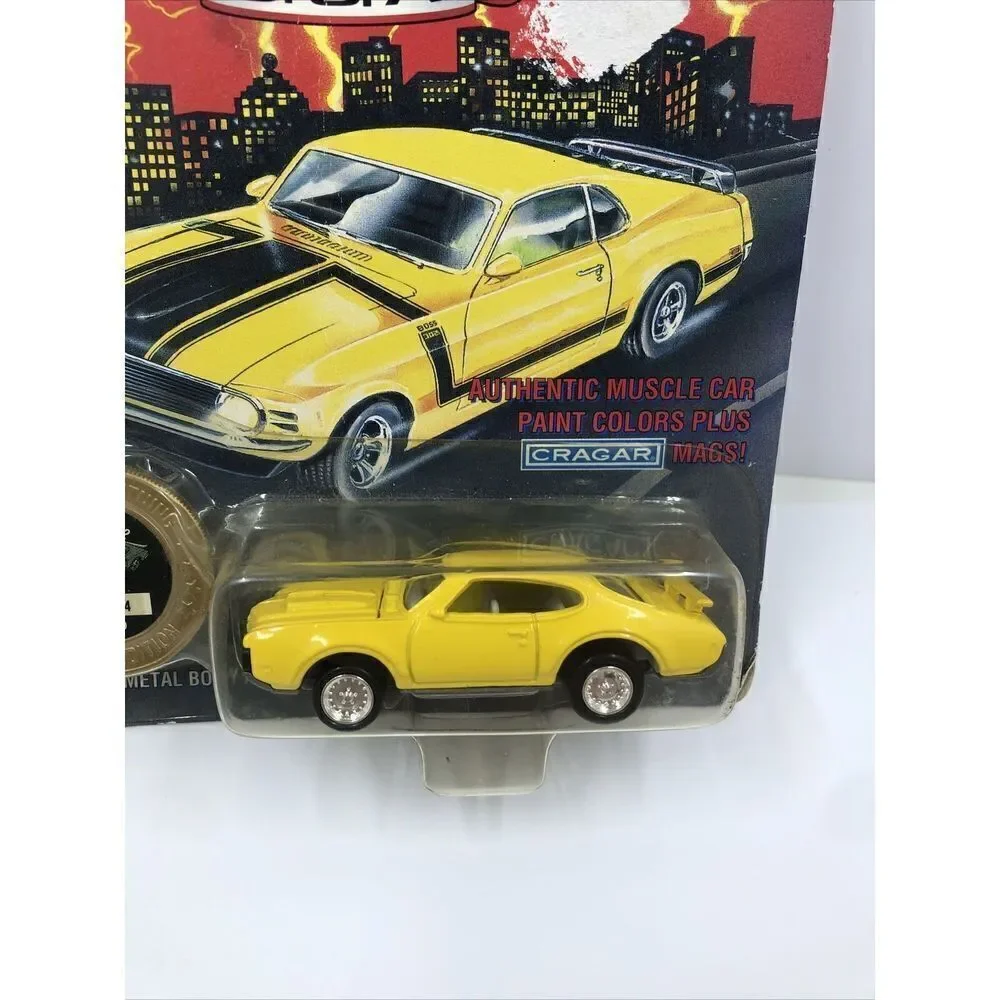 Johnny Lightning Muscle Cars USA 1969 Olds 442 Yellow Diecast 1/64 Series 9